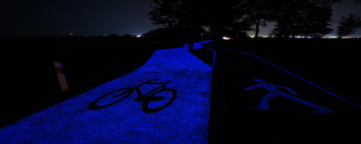 Self-illuminated bike path image